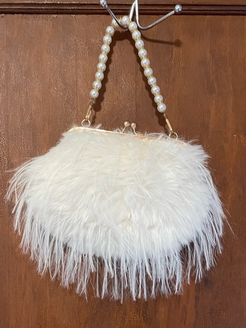 Elegant White Faux Fur Pearl-Handle Evening Bag